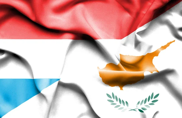 Wapperende vlag van Cyprus en Luxemburg — Stockfoto