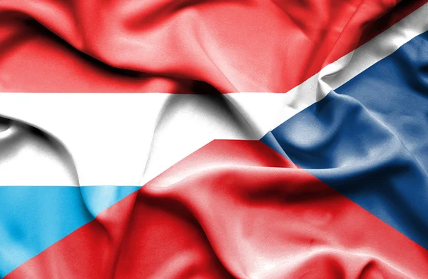挥舞着国旗的捷克共和国和卢森堡 — 图库照片