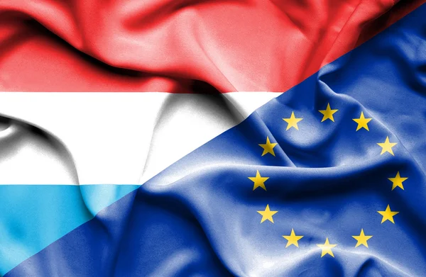 欧洲联盟和卢森堡那飘扬的旗帜 — 图库照片