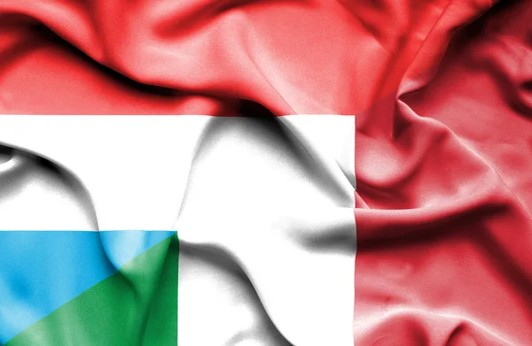 Wapperende vlag van Italië en Luxemburg — Stockfoto