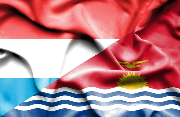 Sventolando bandiera di Kiribati e Lussemburgo — Foto Stock