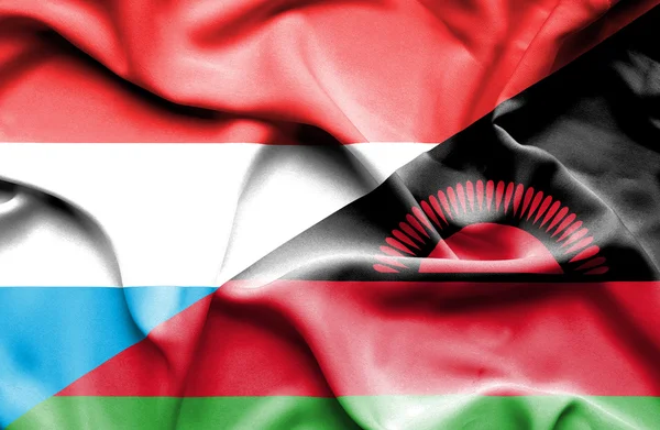 Vlající vlajka Malawi a Lucembursko — Stock fotografie