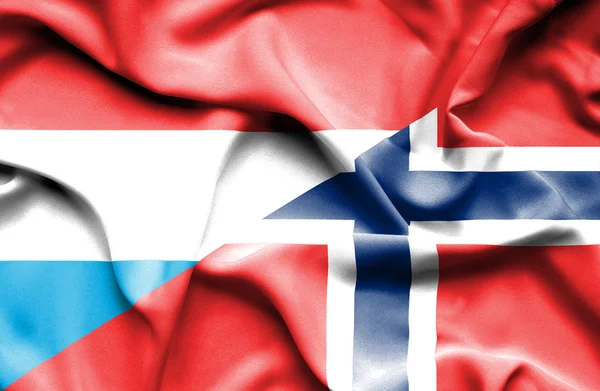 Flagge Norwegens und Luxemburgs schwenken — Stockfoto