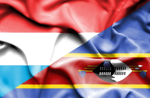 Flagge von Swasiland und Luxemburg schwenken — Stockfoto