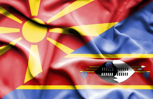 Flagge von Swasiland und Mazedonien schwenken — Stockfoto