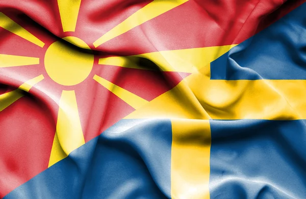 Bandiera sventolante di Svezia e Macedonia — Foto Stock