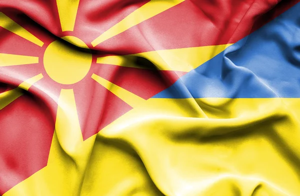 Bandiera sventolante di Ucraina e Macedonia — Foto Stock