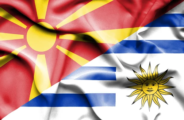 乌拉圭和马其顿那飘扬的旗帜 — 图库照片