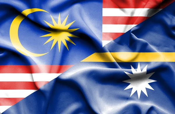 Viftande flagga Nauru och Malaysia — Stockfoto