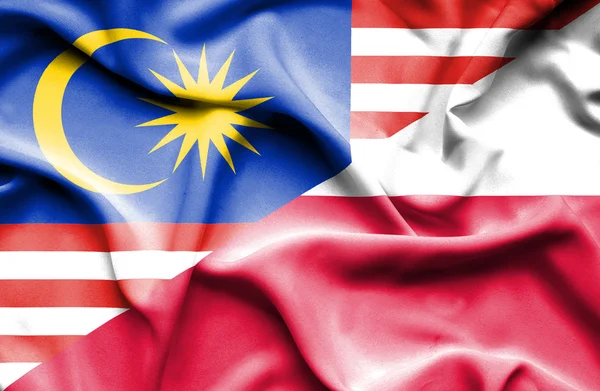 Macha flagą Polski i Malezji — Zdjęcie stockowe
