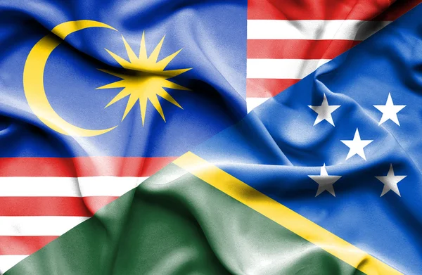 솔로몬 제도, 말레이시아의 국기를 흔들며 — 스톡 사진