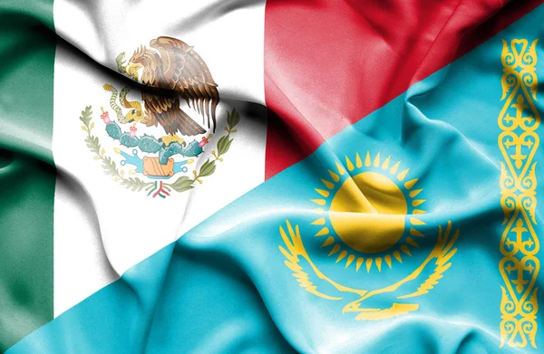 Wapperende vlag van Kazachstan en Mexico — Stockfoto