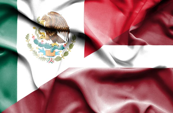 Bandeira ondulante da Letónia e do México — Fotografia de Stock