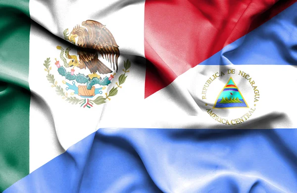 Bandera ondeante de Nicaragua y México — Foto de Stock