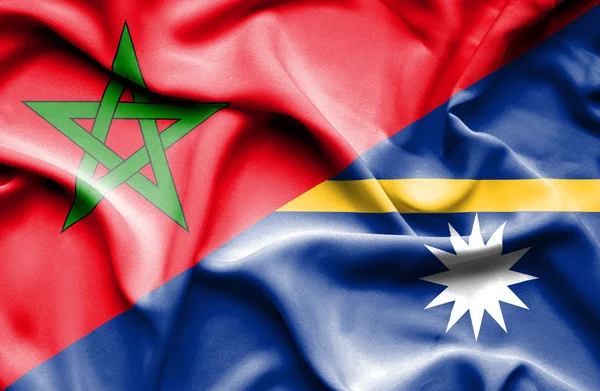 Ondeando la bandera de Nauru y Marruecos — Foto de Stock