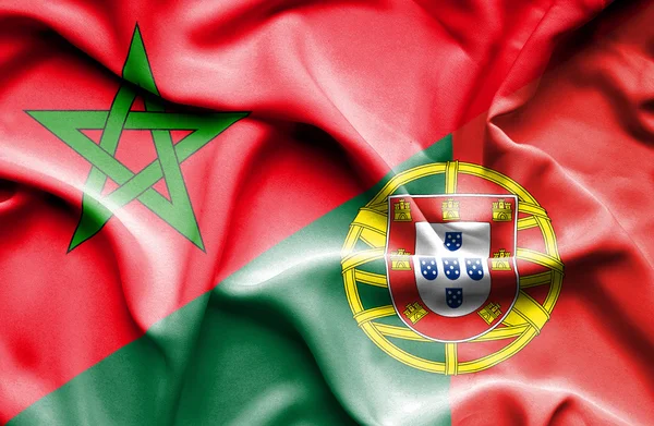Mávání vlajkou Portugalska a Maroka — Stock fotografie