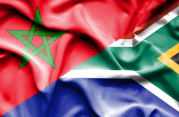 南非和摩洛哥的那飘扬的旗帜 — 图库照片