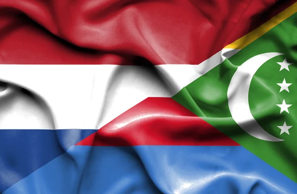 科摩罗和荷兰那飘扬的旗帜 — 图库照片