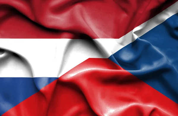 Wapperende vlag van Tsjechië en Nederland — Stockfoto