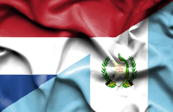 Wapperende vlag van guatemala en Nederland — Stockfoto