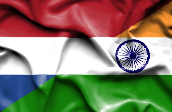 Macha flagą Indii i Holandia — Zdjęcie stockowe