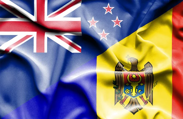 摩尔达维亚和新西兰那飘扬的旗帜 — 图库照片