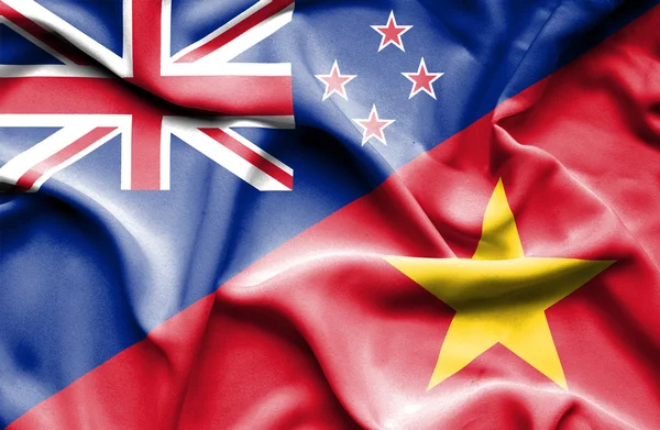越南和新西兰的那飘扬的旗帜 — 图库照片