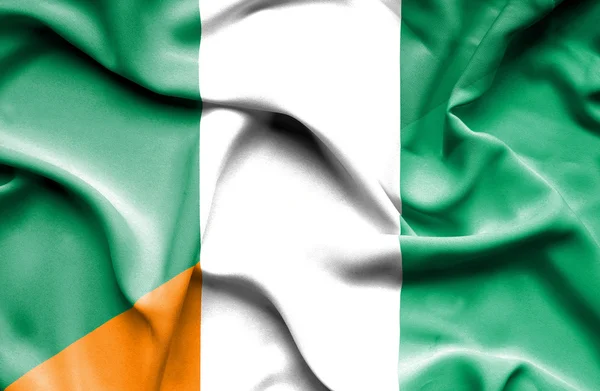 Ondeando la bandera de Costa de Marfil y Nigeria —  Fotos de Stock