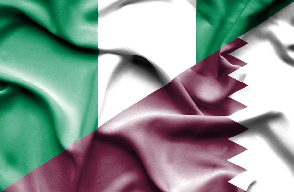Katar ve Nijerya bayrağı sallayarak — Stok fotoğraf
