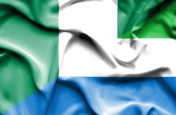 塞拉利昂和尼日利亚那飘扬的旗帜 — 图库照片