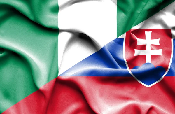 Flagge der Slowakei und Nigerias schwenkend — Stockfoto