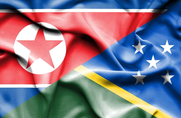 Flagge der Salomonen und Nordkoreas geschwenkt — Stockfoto