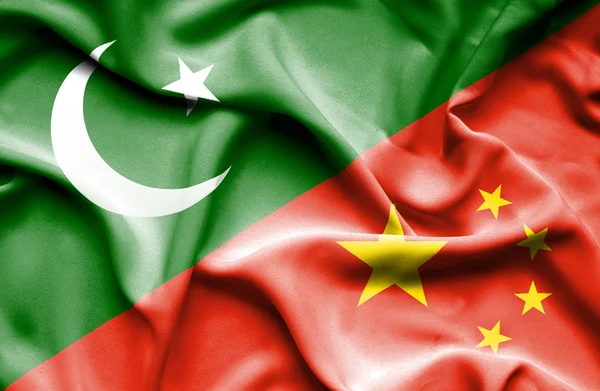 Wapperende vlag van china en pakistan — Stockfoto