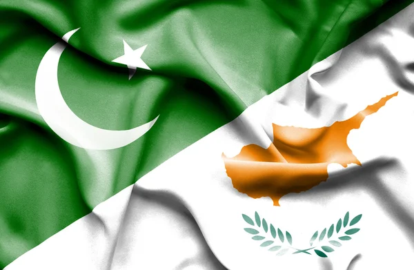 塞浦路斯和巴基斯坦那飘扬的旗帜 — 图库照片