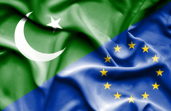 Bandiera sventolante dell'Unione europea e del Pakistan — Foto Stock