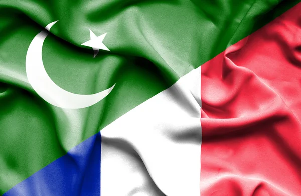 フランス、パキスタンの旗を振っています。 — ストック写真