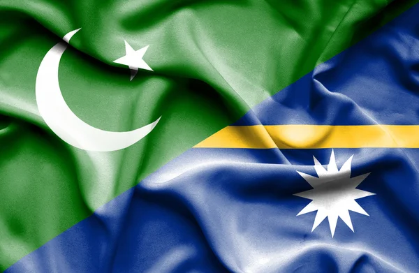 Bandeira acenando de Nauru e Paquistão — Fotografia de Stock