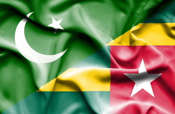 Bandeira acenando de Togo e Paquistão — Fotografia de Stock