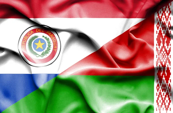 Beyaz Rusya ve paraguay Cumhuriyeti bayrağı sallayarak — Stok fotoğraf