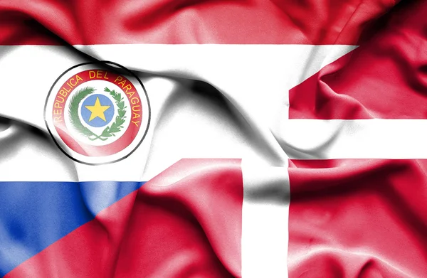 Bandera ondeante de Dinamarca y Paraguay —  Fotos de Stock