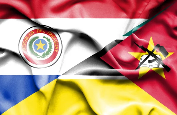 Bandera ondeante de Mozambique y Paraguay — Foto de Stock