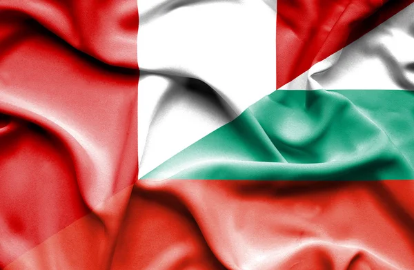 Wapperende vlag van Bulgarije en peru — Stockfoto
