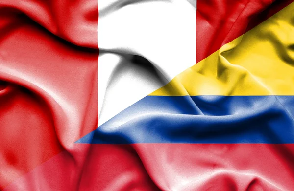 哥伦比亚和秘鲁的那飘扬的旗帜 — 图库照片