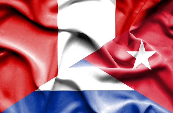 Bandiera sventolante di Cuba e Perù — Foto Stock