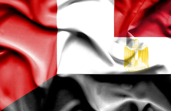 Mısır ve peru bayrağı sallayarak — Stok fotoğraf