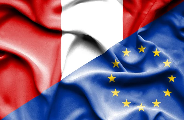 Wapperende vlag van de Europese Unie en peru — Stockfoto