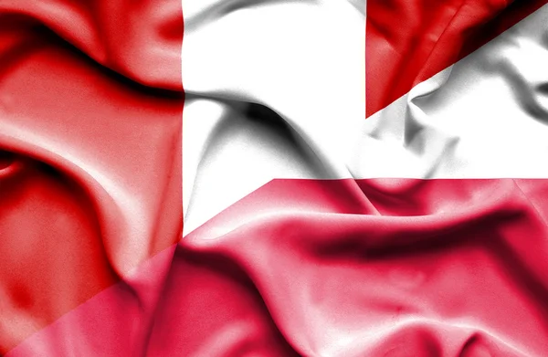 Bandera ondeante de Polonia y Perú — Foto de Stock