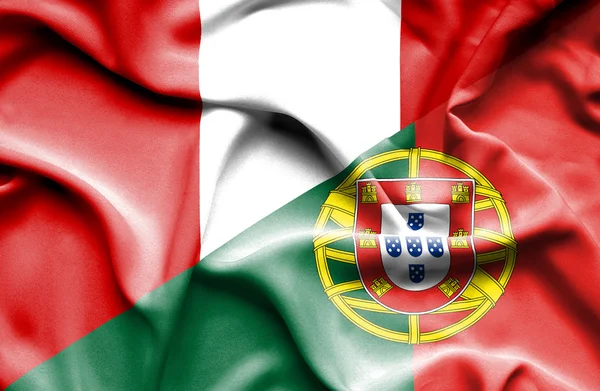 Bandeira acenando de Portugal e Peru — Fotografia de Stock