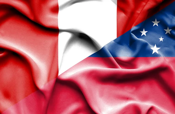 サモア、ペルーの旗を振っています。 — ストック写真