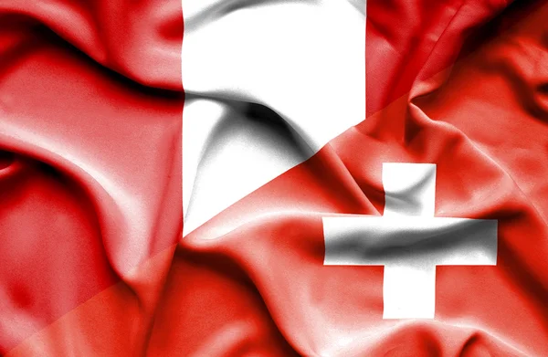Ondeando la bandera de Suiza y Perú — Foto de Stock